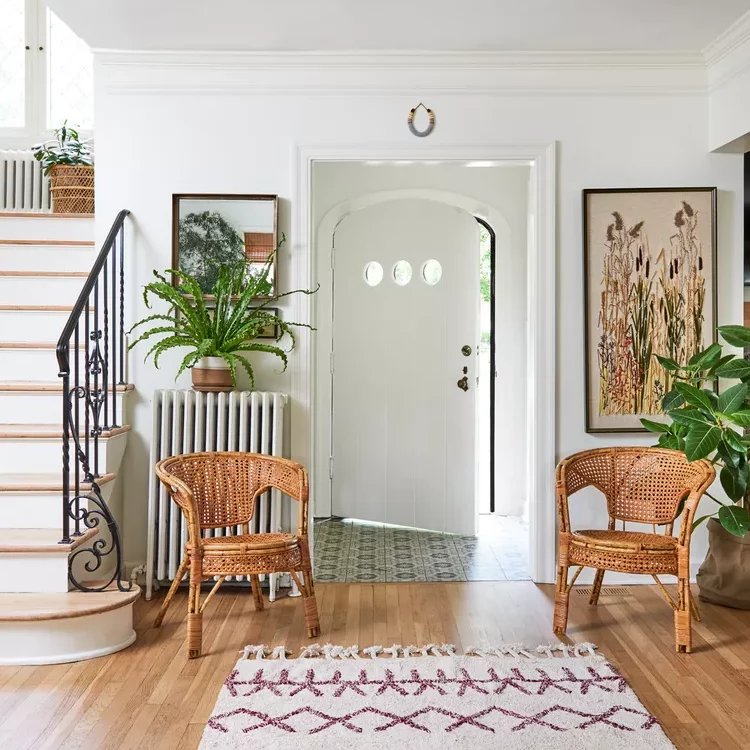 entryway-greenery-EBho-Rjj4OtBkK2stRozBa-ef78e346c0064e12a1d4339403b43595